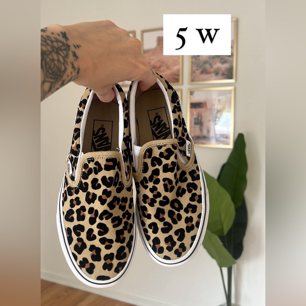 Women’s 5 or kids 3.5 vans/ great condition
